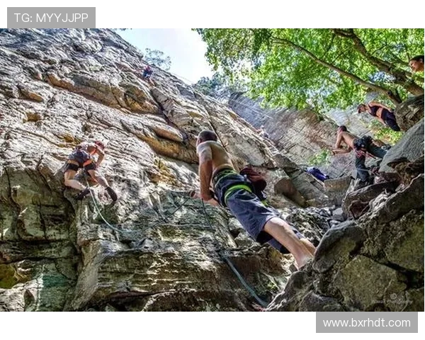 西安极限运动队在世界攀岩锦标赛中以52分稳居积分榜首位