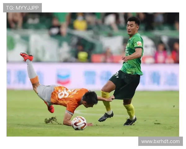 赛后分析：深圳足球队与南京足球队的比赛节奏与战术对比探讨