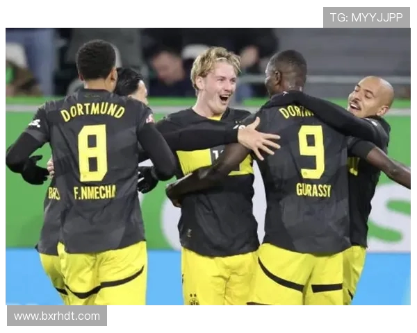 多特蒙德迎战劲敌,力争赛季首胜,球迷热情高涨期待精彩对决