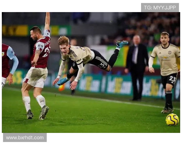 加的夫城与伯恩利激战正酣实况回顾与精彩瞬间分析