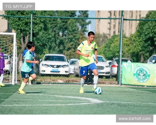 卡塔尔与伊朗足球赛精彩对决展现亚洲足球实力与激情碰撞 卡塔尔与伊朗足球赛精彩对决展现亚洲足球实力与激情碰撞