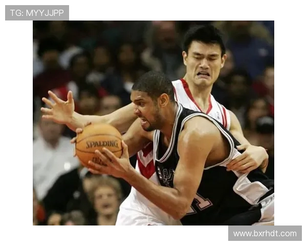 姚明与邓肯巅峰对决精彩视频回顾NBA传奇球员的精彩瞬间与对抗分析